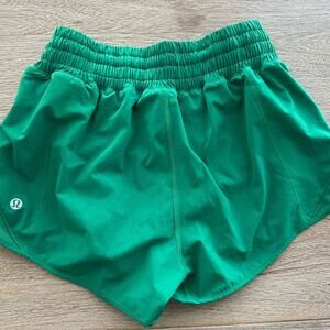 Lululemon Hotty Hot High Rise Shorts 2.5 Raceway Green Running Lined Sz 4
